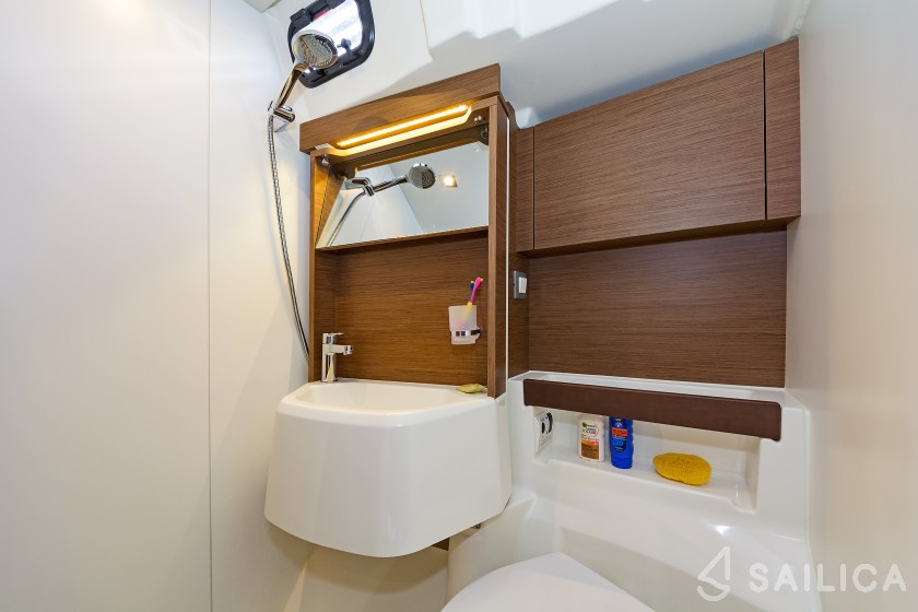 Oceanis 51.1 - Yacht Charter Sailica