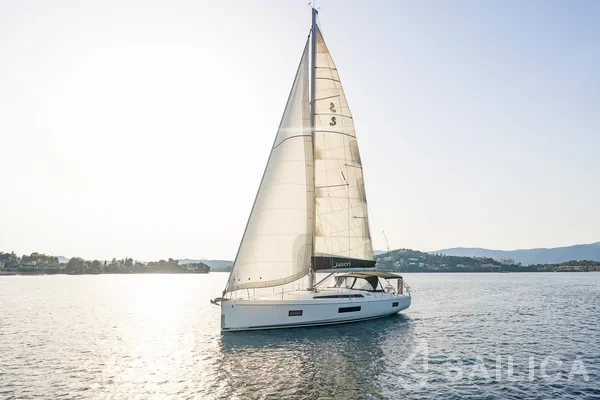 Oceanis 51.1 - Yacht Charter Sailica
