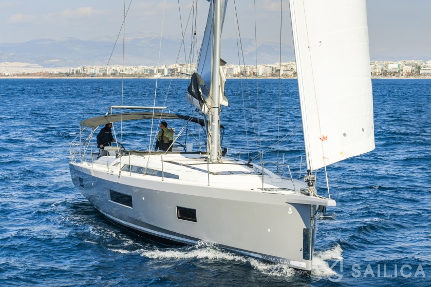 Oceanis 51.1 - Yacht Charter Sailica