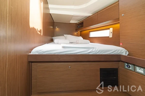 Oceanis 51.1 - Yacht Charter Sailica