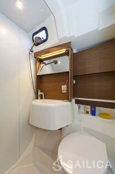 Oceanis 51.1 - Yacht Charter Sailica