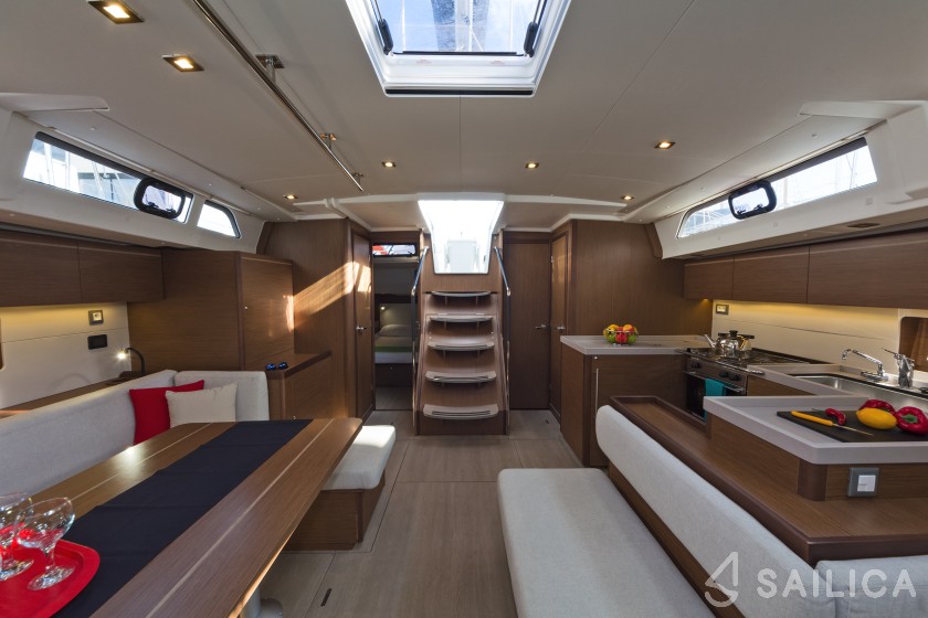 Oceanis 51.1 - Yacht Charter Sailica