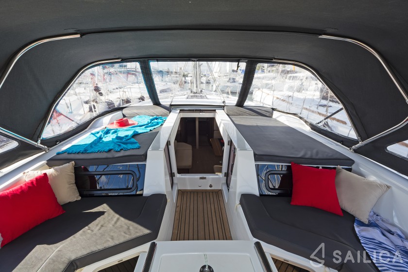 Oceanis 51.1 - Yacht Charter Sailica