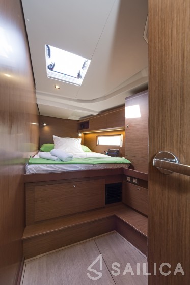 Oceanis 51.1 - Yacht Charter Sailica