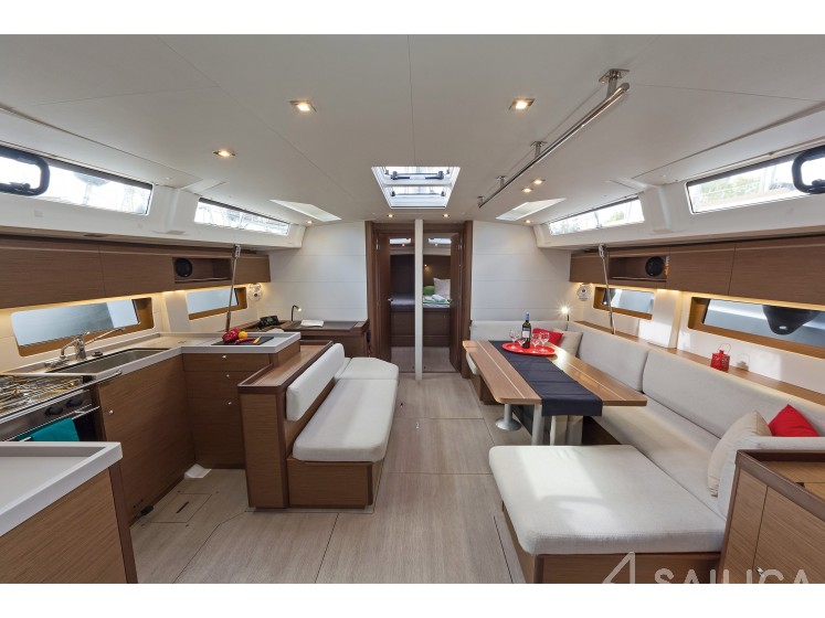 Oceanis 51.1 - Yacht Charter Sailica