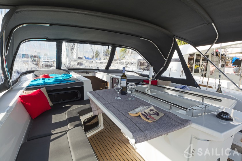 Oceanis 51.1 - Yacht Charter Sailica