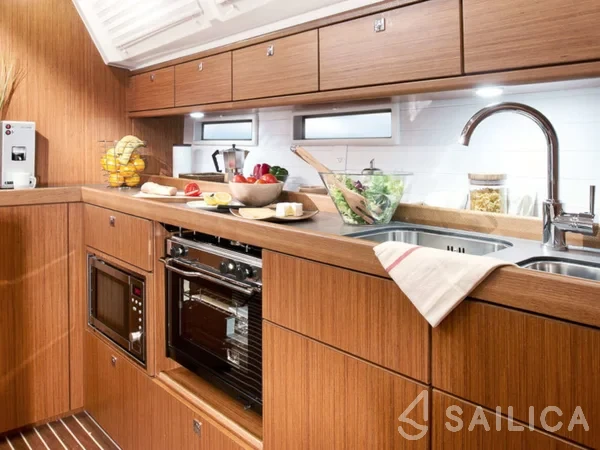 Bavaria 46 Cruiser - Yacht Charter Sailica