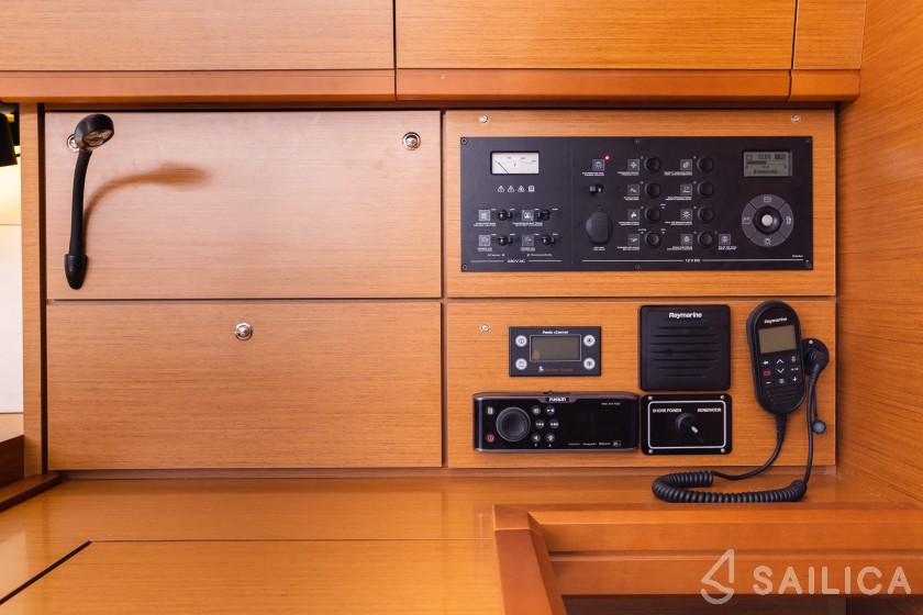 Jeanneau 54 - Yacht Charter Sailica