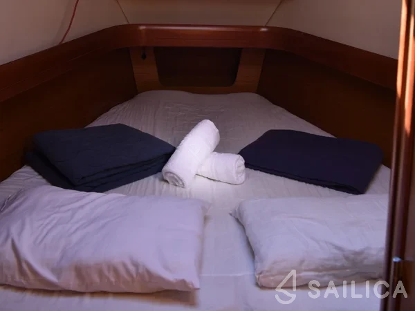 Sun Odyssey 42i - Yacht Charter Sailica