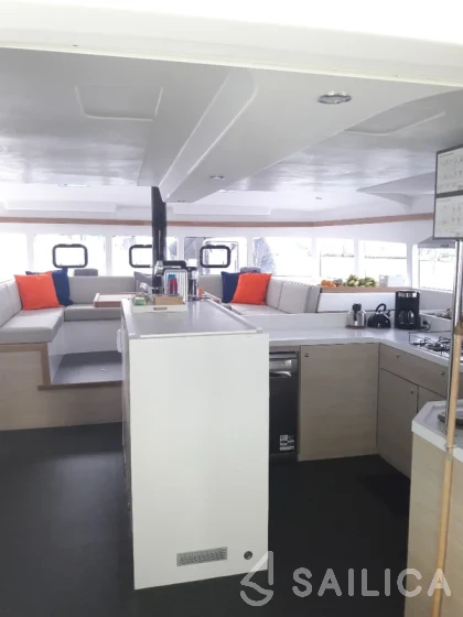 Catalante 720 - Yacht Charter Sailica