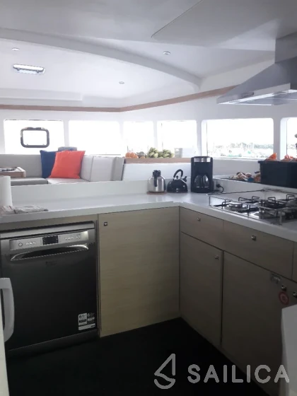 Catalante 720 - Yacht Charter Sailica