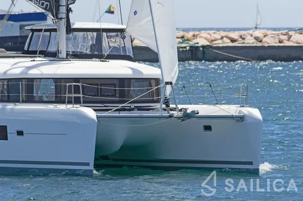 Lagoon 42 - Yacht Charter Sailica