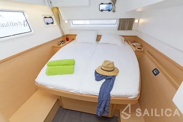 Lagoon 42 - Yacht Charter Sailica