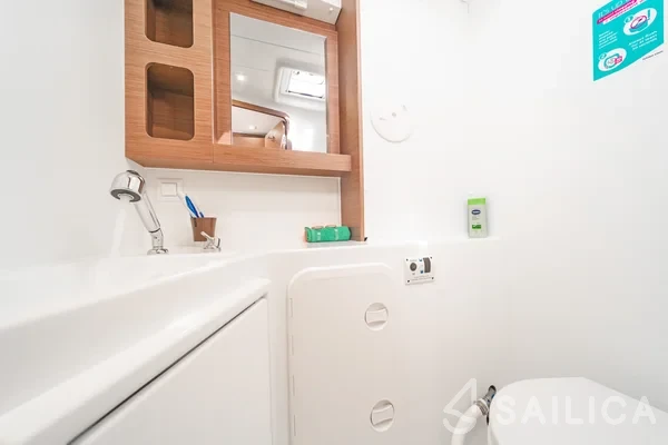 Lagoon 42 - Yacht Charter Sailica