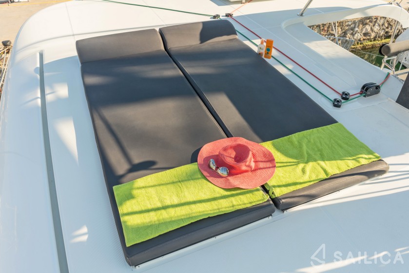 Lagoon 42 - Yacht Charter Sailica