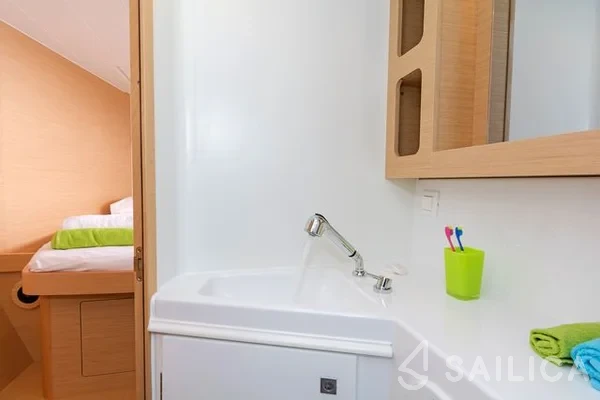 Lagoon 42 - Yacht Charter Sailica