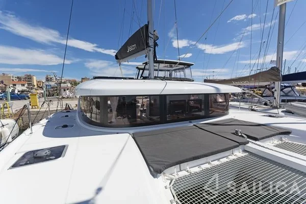 Lagoon 42 - Yacht Charter Sailica