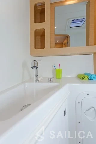 Lagoon 42 - Yacht Charter Sailica