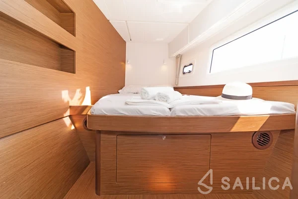 Lagoon 42 - Yacht Charter Sailica