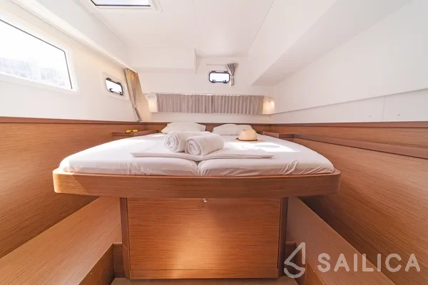 Lagoon 42 - Yacht Charter Sailica