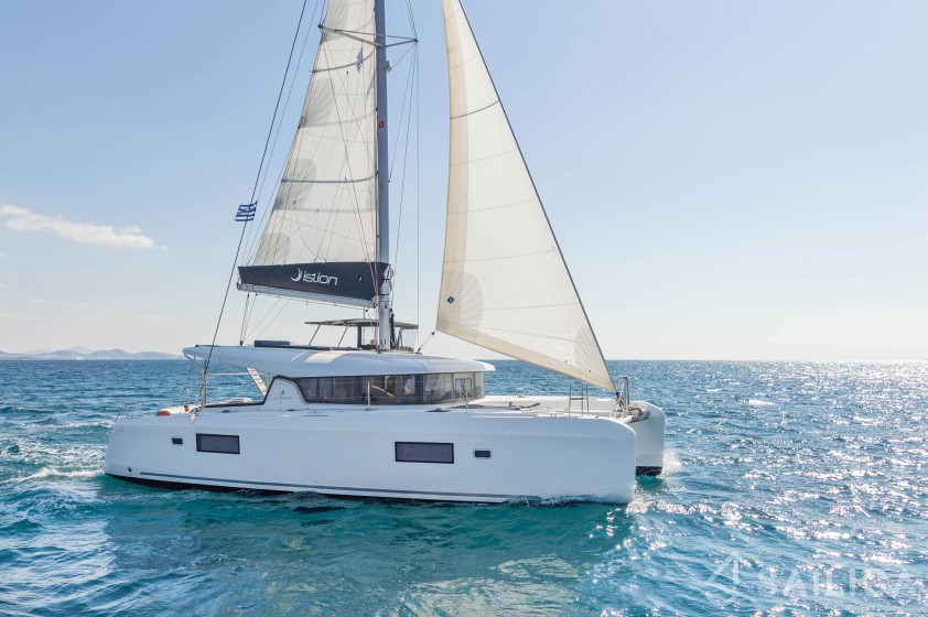 Lagoon 42 - Yacht Charter Sailica