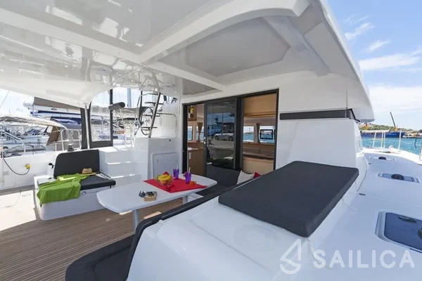 Lagoon 42 - Yacht Charter Sailica