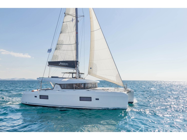Lagoon 42 - Yacht Charter Sailica