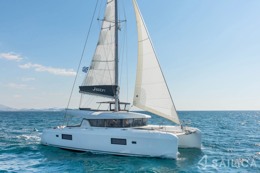 Lagoon 42 - Yacht Charter Sailica