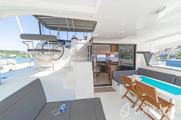 Lagoon 42 - Yacht Charter Sailica