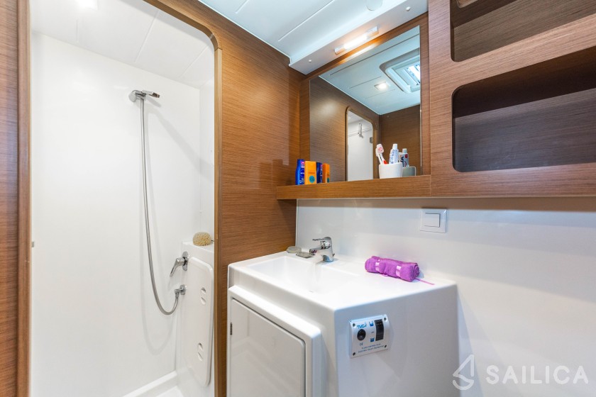 Lagoon 42 - Yacht Charter Sailica