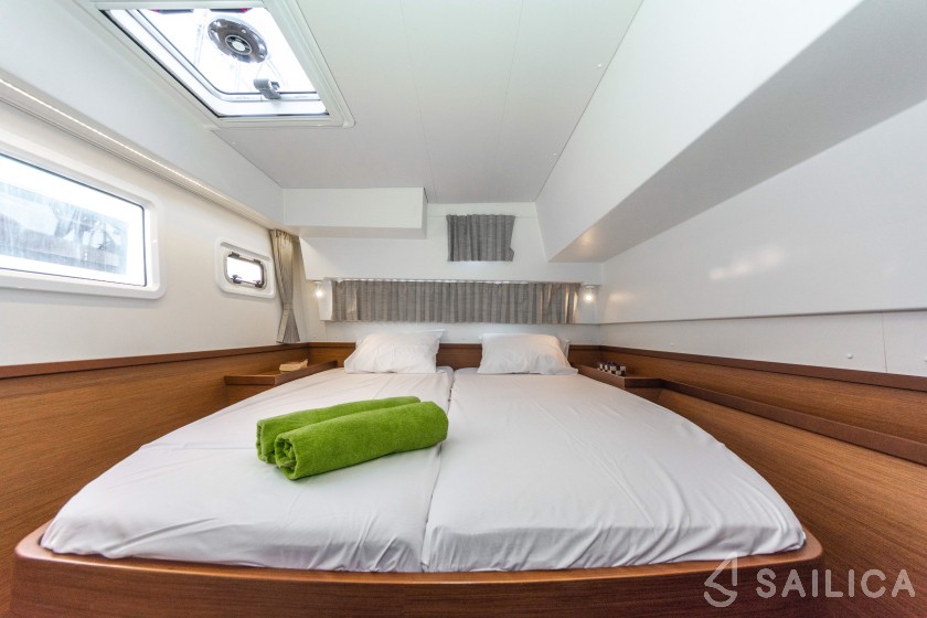 Lagoon 42 - Yacht Charter Sailica
