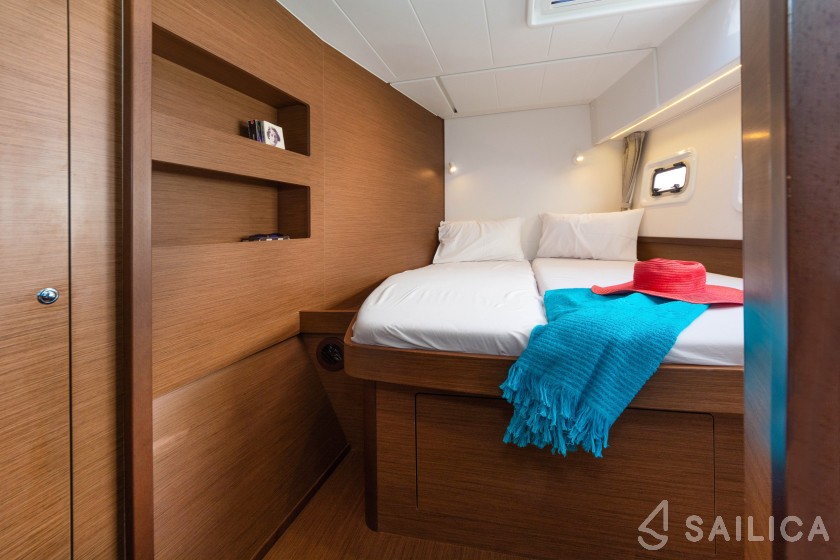 Lagoon 42 - Yacht Charter Sailica