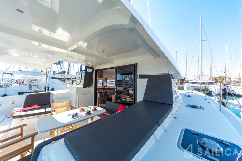Lagoon 42 - Yacht Charter Sailica