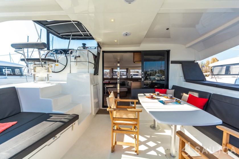 Lagoon 42 - Yacht Charter Sailica