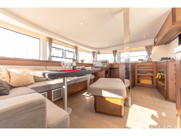 Lagoon 42 - Yacht Charter Sailica