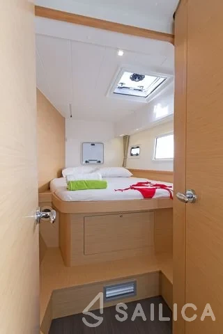 Lagoon 42 - Yacht Charter Sailica