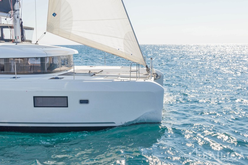 Lagoon 42 - Yacht Charter Sailica