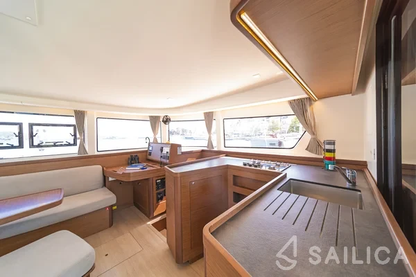 Lagoon 42 - Yacht Charter Sailica