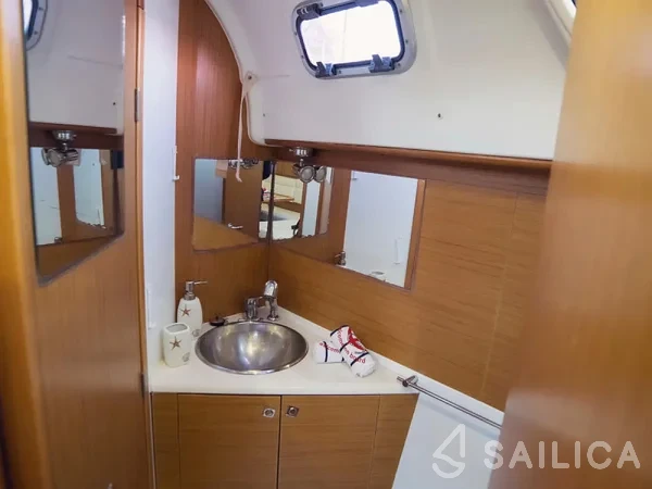 Sun Odyssey 44i - Yacht Charter Sailica