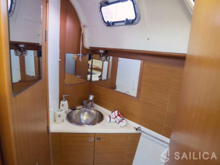 Sun Odyssey 44i - Yacht Charter Sailica