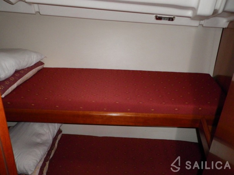 Oceanis 43 - Yacht Charter Sailica