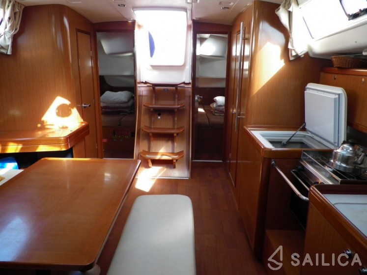 Oceanis 43 - Yacht Charter Sailica