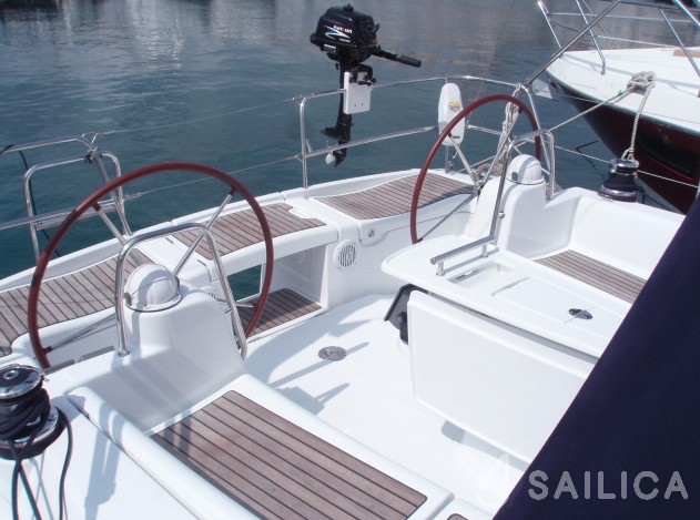 Oceanis 43 - Yacht Charter Sailica