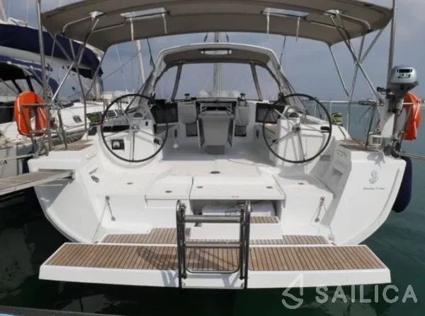 Oceanis 45 - Yacht Charter Sailica