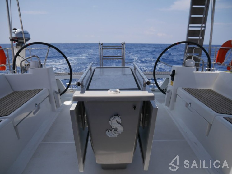 Oceanis 45 - Yacht Charter Sailica