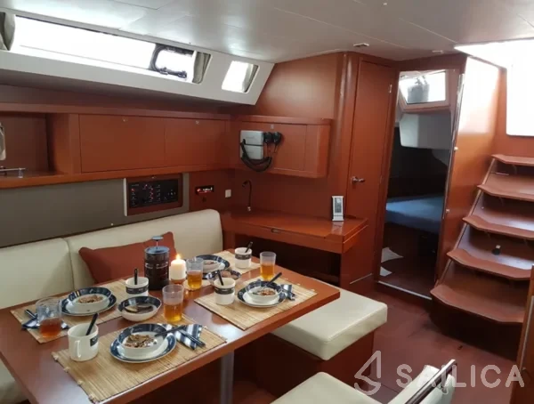 Oceanis 45 - Yacht Charter Sailica