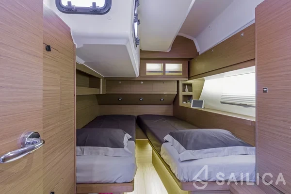 Dufour 520 GL - Yacht Charter Sailica
