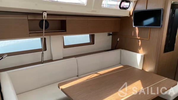 Oceanis 51.1 - Yacht Charter Sailica