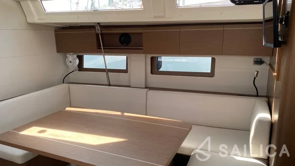 Oceanis 51.1 - Yacht Charter Sailica