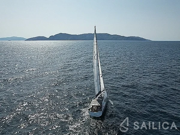 Oceanis 51.1 - Yacht Charter Sailica